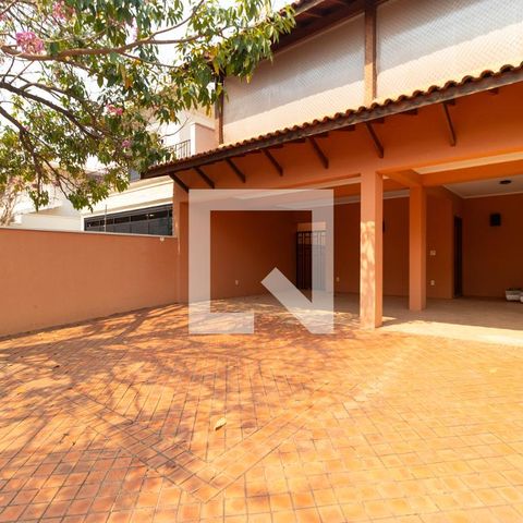Casa de condomínio à venda com 350m², 4 quartos e 4 vagas Casa de condomínio à venda com 350m², 4 quartos e 4 vagasGaragem