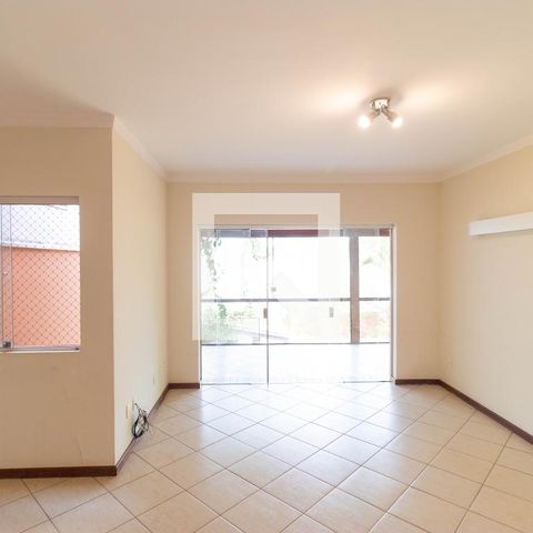 Casa de condomínio à venda com 350m², 4 quartos e 4 vagas Casa de condomínio à venda com 350m², 4 quartos e 4 vagasSalas