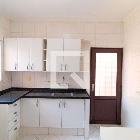 Casa de condomínio à venda com 350m², 4 quartos e 4 vagas Casa de condomínio à venda com 350m², 4 quartos e 4 vagasCozinha