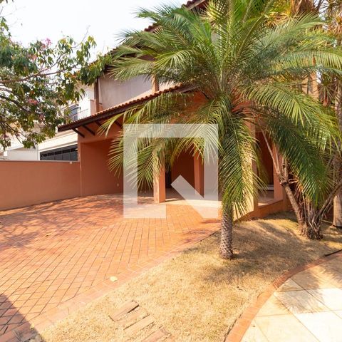 Casa de condomínio à venda com 350m², 4 quartos e 4 vagas Casa de condomínio à venda com 350m², 4 quartos e 4 vagasQuintal