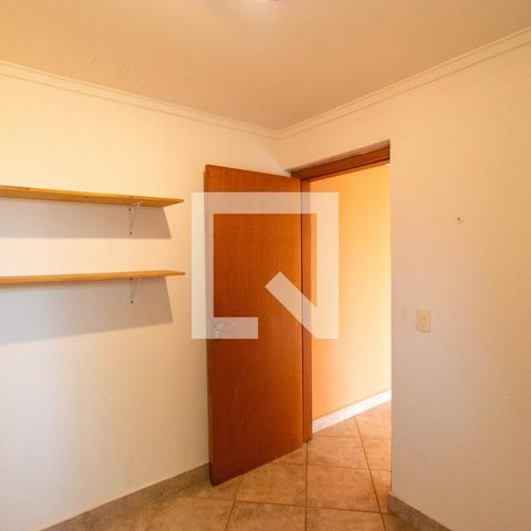 Casa de condomínio à venda com 350m², 4 quartos e 4 vagas Casa de condomínio à venda com 350m², 4 quartos e 4 vagasQuarto de Serviço