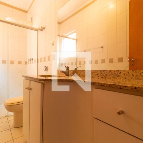 Casa de condomínio à venda com 350m², 4 quartos e 4 vagas Casa de condomínio à venda com 350m², 4 quartos e 4 vagasBanheiro da Suíte 04