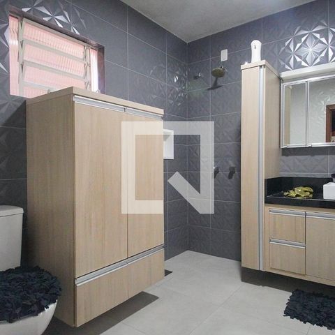 Casa à venda com 249m², 3 quartos e 2 vagas Casa à venda com 249m², 3 quartos e 2 vagasBanheiro 1