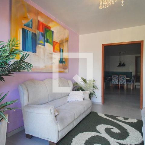 Casa à venda com 249m², 3 quartos e 2 vagas Casa à venda com 249m², 3 quartos e 2 vagasSala