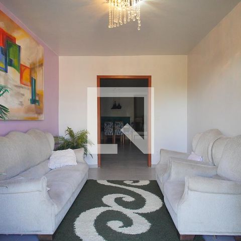Casa à venda com 249m², 3 quartos e 2 vagas Casa à venda com 249m², 3 quartos e 2 vagasSala