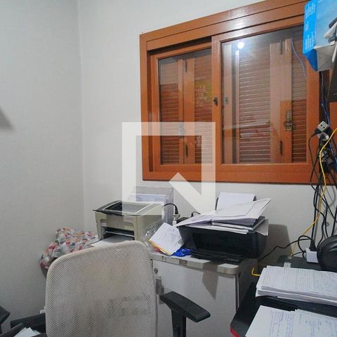 Casa à venda com 249m², 3 quartos e 2 vagas Casa à venda com 249m², 3 quartos e 2 vagasEscritório