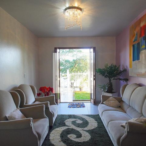 Casa à venda com 249m², 3 quartos e 2 vagas Casa à venda com 249m², 3 quartos e 2 vagasSala