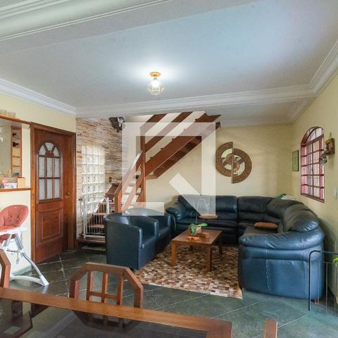 Casa à venda com 210m², 2 quartos e 4 vagas Casa à venda com 210m², 2 quartos e 4 vagasSala