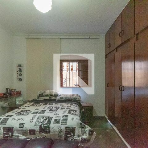 Casa à venda com 210m², 2 quartos e 4 vagas Casa à venda com 210m², 2 quartos e 4 vagasSuíte