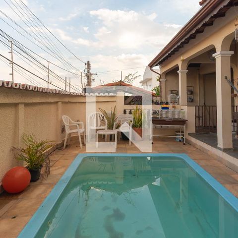 Casa à venda com 210m², 2 quartos e 4 vagas Casa à venda com 210m², 2 quartos e 4 vagasPiscina