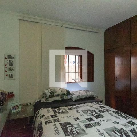 Casa à venda com 210m², 2 quartos e 4 vagas Casa à venda com 210m², 2 quartos e 4 vagasSuíte