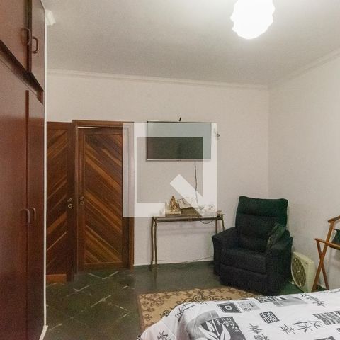Casa à venda com 210m², 2 quartos e 4 vagas Casa à venda com 210m², 2 quartos e 4 vagasSuíte