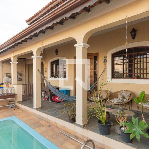 Casa à venda com 210m², 2 quartos e 4 vagas Casa à venda com 210m², 2 quartos e 4 vagasVaranda