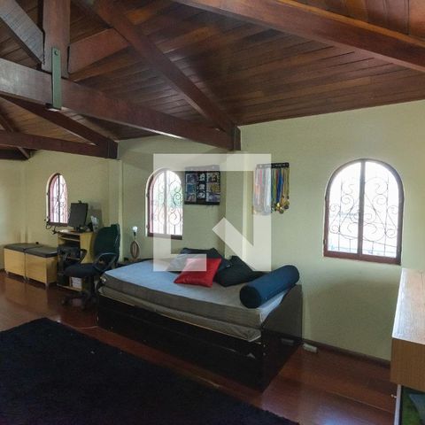 Casa à venda com 210m², 2 quartos e 4 vagas Casa à venda com 210m², 2 quartos e 4 vagasSala de TV