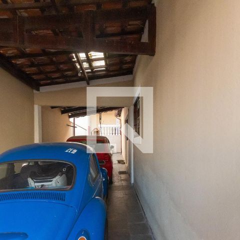 Casa à venda com 210m², 2 quartos e 4 vagas Casa à venda com 210m², 2 quartos e 4 vagasGaragem