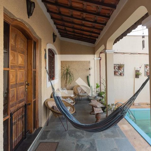 Casa à venda com 210m², 2 quartos e 4 vagas Casa à venda com 210m², 2 quartos e 4 vagasVaranda