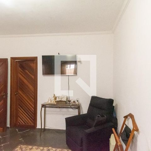 Casa à venda com 210m², 2 quartos e 4 vagas Casa à venda com 210m², 2 quartos e 4 vagasSuíte