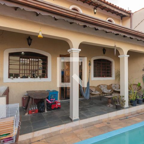 Casa à venda com 210m², 2 quartos e 4 vagas Casa à venda com 210m², 2 quartos e 4 vagasPiscina