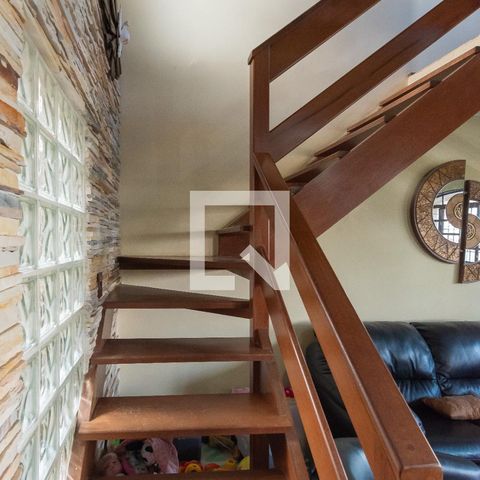 Casa à venda com 210m², 2 quartos e 4 vagas Casa à venda com 210m², 2 quartos e 4 vagasSala