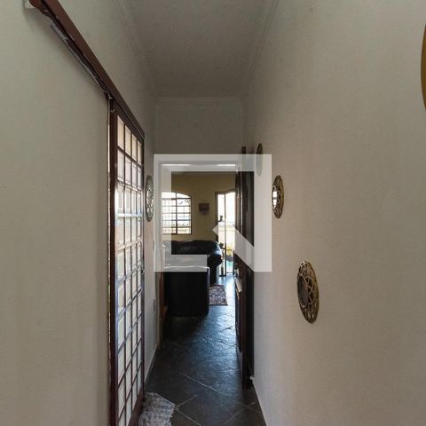 Casa à venda com 210m², 2 quartos e 4 vagas Casa à venda com 210m², 2 quartos e 4 vagasCorredor