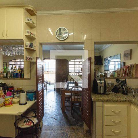 Casa à venda com 210m², 2 quartos e 4 vagas Casa à venda com 210m², 2 quartos e 4 vagasCozinha