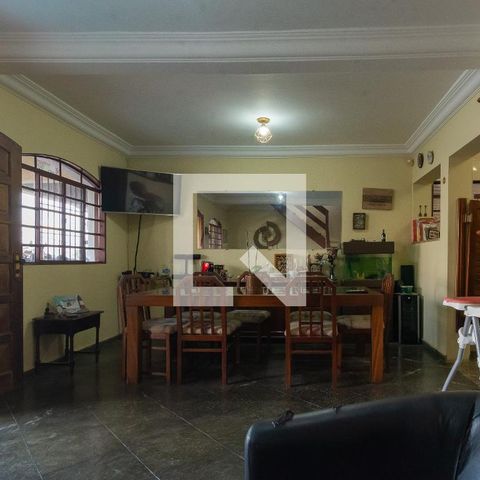 Casa à venda com 210m², 2 quartos e 4 vagas Casa à venda com 210m², 2 quartos e 4 vagasSala
