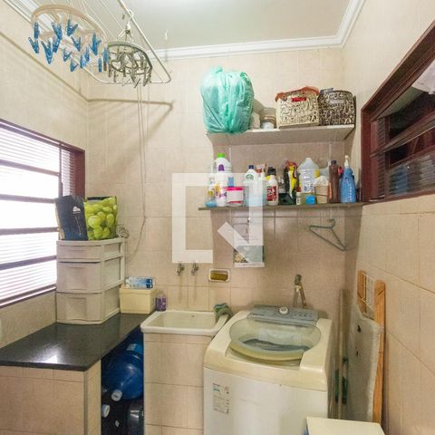 Casa à venda com 210m², 2 quartos e 4 vagas Casa à venda com 210m², 2 quartos e 4 vagasÁrea de Serviço