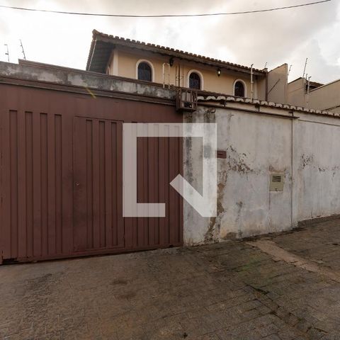 Casa à venda com 210m², 2 quartos e 4 vagas Casa à venda com 210m², 2 quartos e 4 vagasFachada