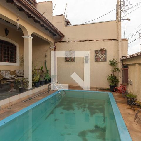 Casa à venda com 210m², 2 quartos e 4 vagas Casa à venda com 210m², 2 quartos e 4 vagasPiscina