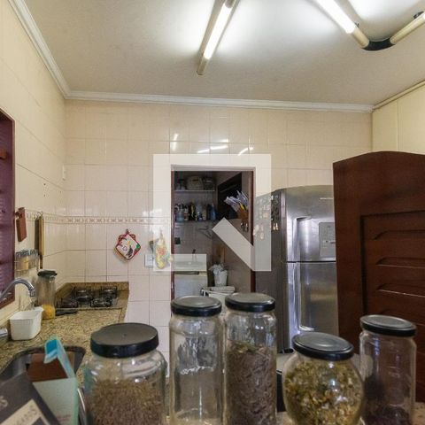 Casa à venda com 210m², 2 quartos e 4 vagas Casa à venda com 210m², 2 quartos e 4 vagasCozinha