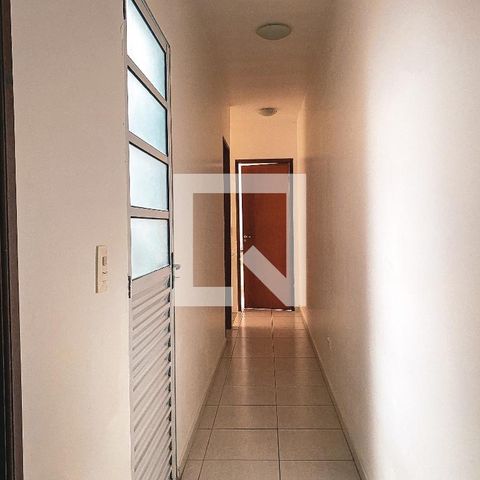 Casa à venda com 110m², 3 quartos e 2 vagasCorredor