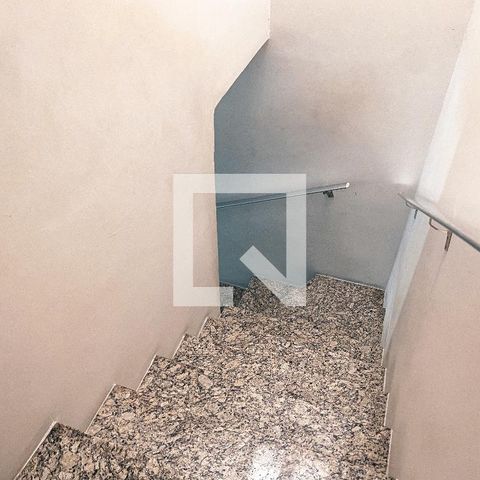 Casa à venda com 110m², 3 quartos e 2 vagasEscada