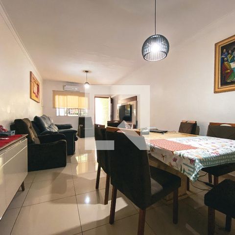Casa à venda com 110m², 3 quartos e 2 vagasSala