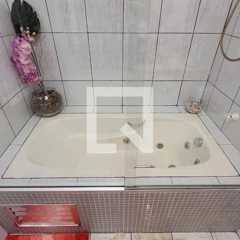 Casa à venda com 170m², 3 quartos e 2 vagas Casa à venda com 170m², 3 quartos e 2 vagasBanheiro da suíte