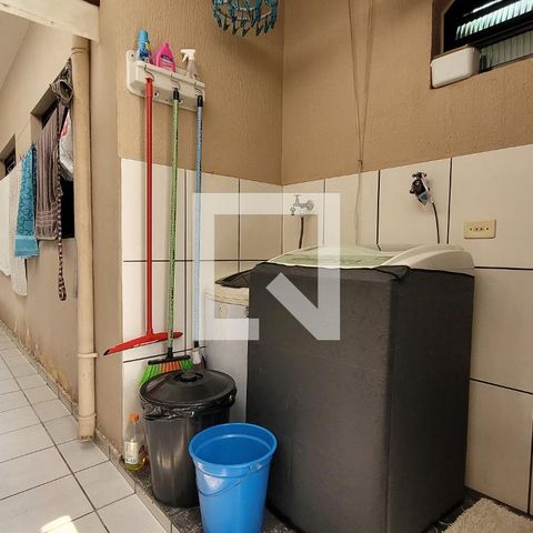 Casa à venda com 170m², 3 quartos e 2 vagas Casa à venda com 170m², 3 quartos e 2 vagasÁrea de serviço
