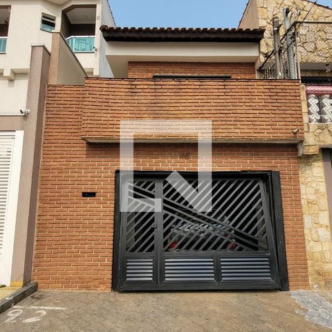 Casa à venda com 170m², 3 quartos e 2 vagas Casa à venda com 170m², 3 quartos e 2 vagasFachada