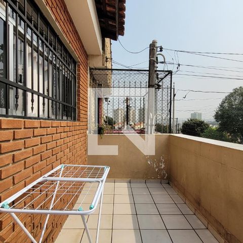 Casa à venda com 170m², 3 quartos e 2 vagas Casa à venda com 170m², 3 quartos e 2 vagasVaranda
