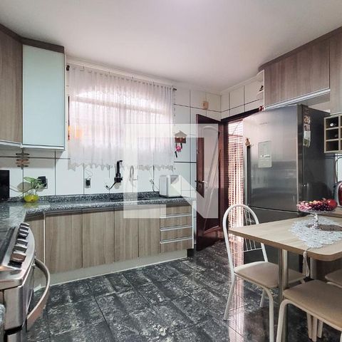 Casa à venda com 170m², 3 quartos e 2 vagas Casa à venda com 170m², 3 quartos e 2 vagasCozinha