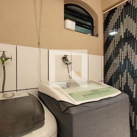 Casa à venda com 170m², 3 quartos e 2 vagas Casa à venda com 170m², 3 quartos e 2 vagasÁrea de serviço