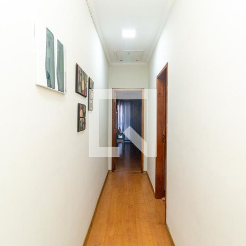 Casa à venda com 112m², 3 quartos e 2 vagasCorredor
