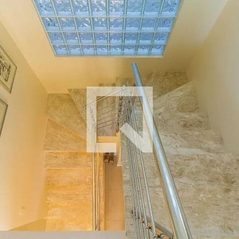 Casa à venda com 500m², 3 quartos e 4 vagasEscada