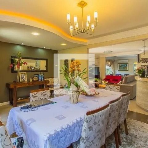 Casa à venda com 500m², 3 quartos e 4 vagasSala