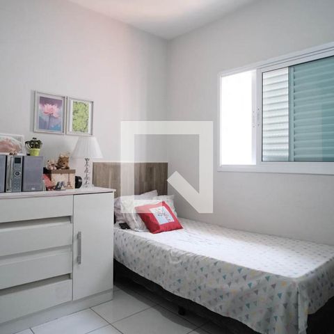 Casa à venda com 100m², 3 quartos e 2 vagas Casa à venda com 100m², 3 quartos e 2 vagasQuarto