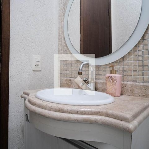 Casa à venda com 100m², 3 quartos e 2 vagas Casa à venda com 100m², 3 quartos e 2 vagasBanheiro 2