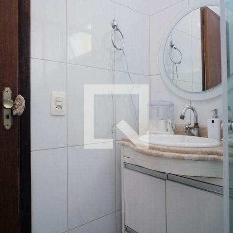Casa à venda com 100m², 3 quartos e 2 vagas Casa à venda com 100m², 3 quartos e 2 vagasBanheiro