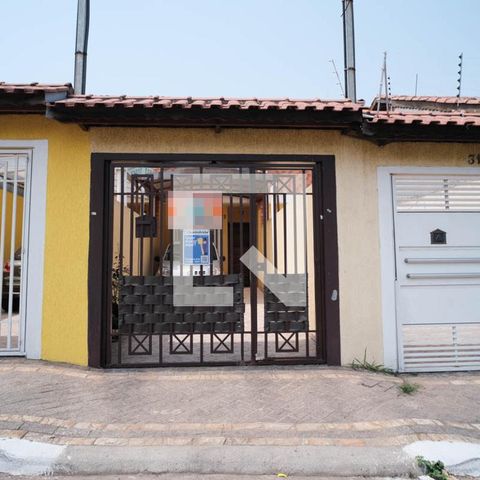 Casa à venda com 100m², 3 quartos e 2 vagas Casa à venda com 100m², 3 quartos e 2 vagasFachada