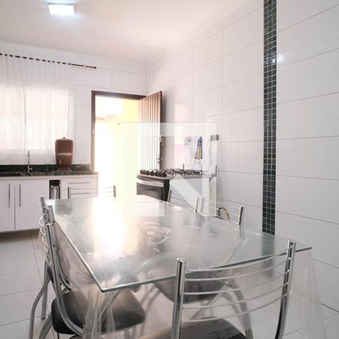 Casa à venda com 100m², 3 quartos e 2 vagas Casa à venda com 100m², 3 quartos e 2 vagasCozinha