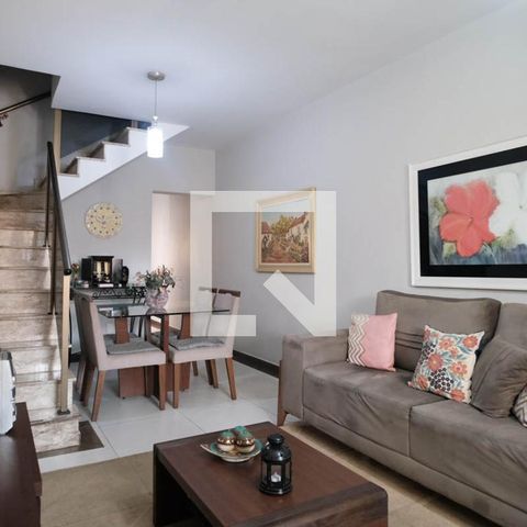 Casa à venda com 100m², 3 quartos e 2 vagas Casa à venda com 100m², 3 quartos e 2 vagasSala