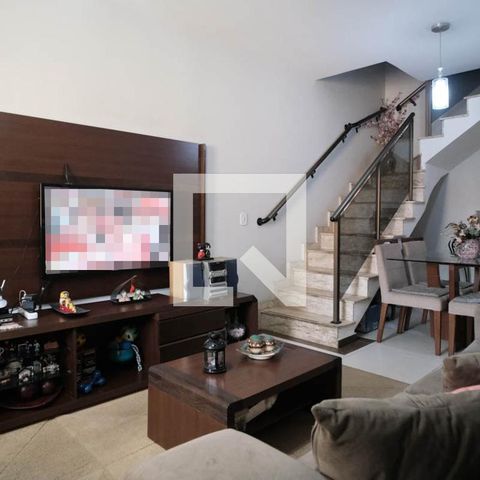 Casa à venda com 100m², 3 quartos e 2 vagas Casa à venda com 100m², 3 quartos e 2 vagasSala