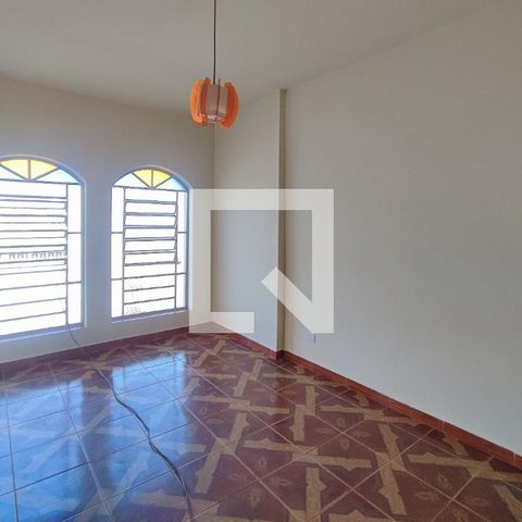 Casa à venda com 300m², 3 quartos e 1 vaga Casa à venda com 300m², 3 quartos e 1 vagaSala